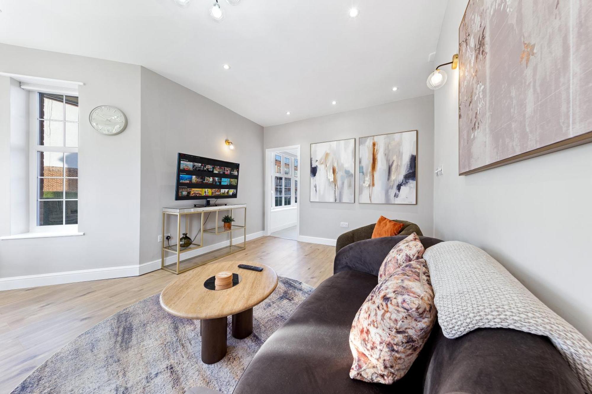 Luxury At Golders - Unico Residences Apartament *