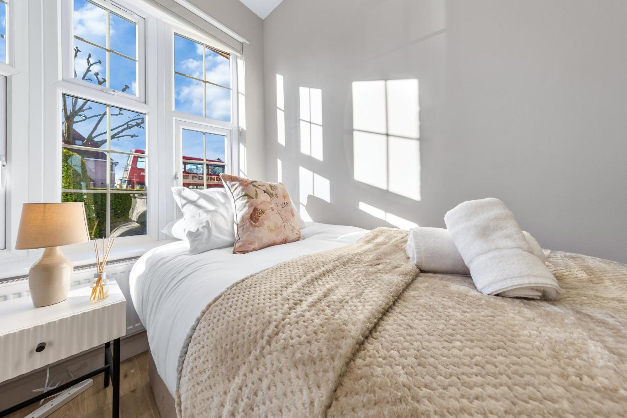 Luxury At Golders - Unico Residences Apartament *