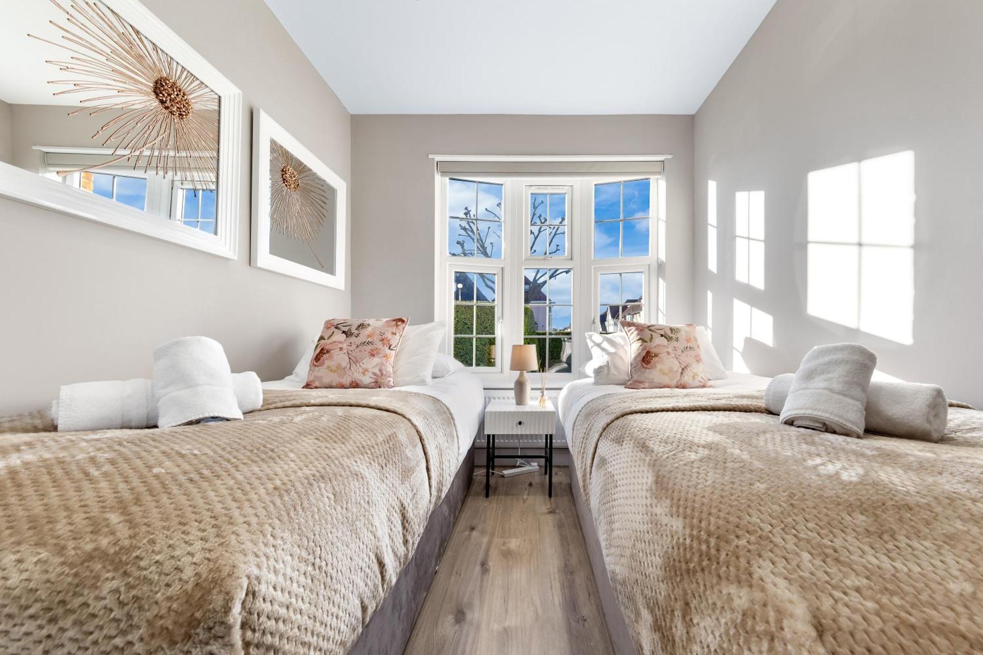 Luxury At Golders - Unico Residences Apartament *