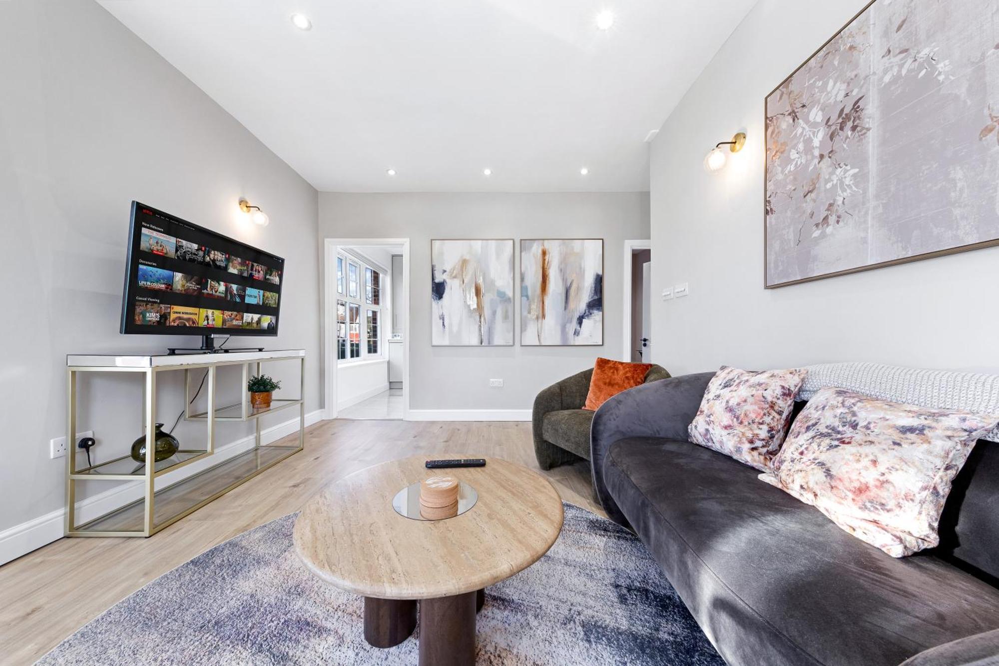 Luxury At Golders - Unico Residences Apartament